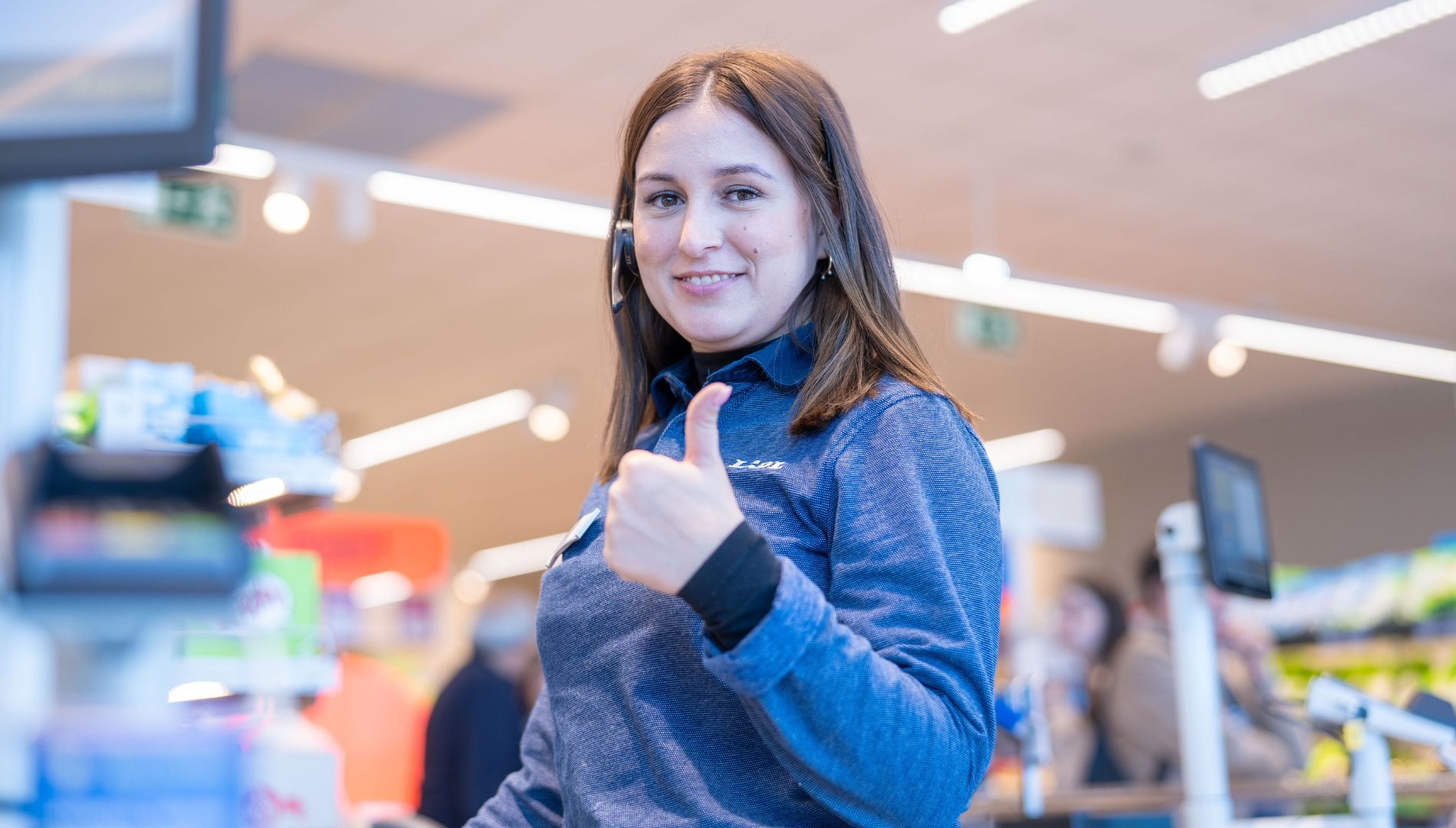 Trabajar en Lidl conlleva una serie de beneficios que hacen a esta empresa destacar como empleador. En primer lugar, se destaca el ambiente laboral amigable y colaborativo que promueve el trabajo en equipo. 